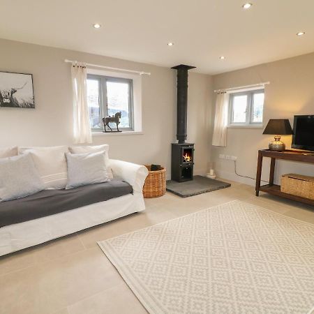 Upper Barn Villa Stafford Bagian luar foto