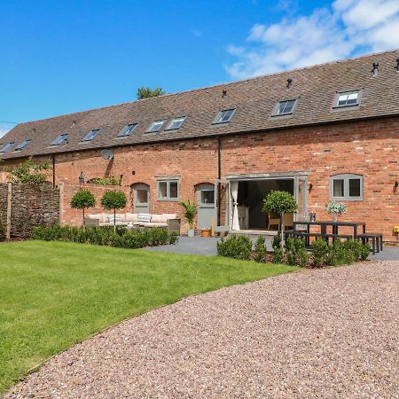 Upper Barn Villa Stafford Bagian luar foto