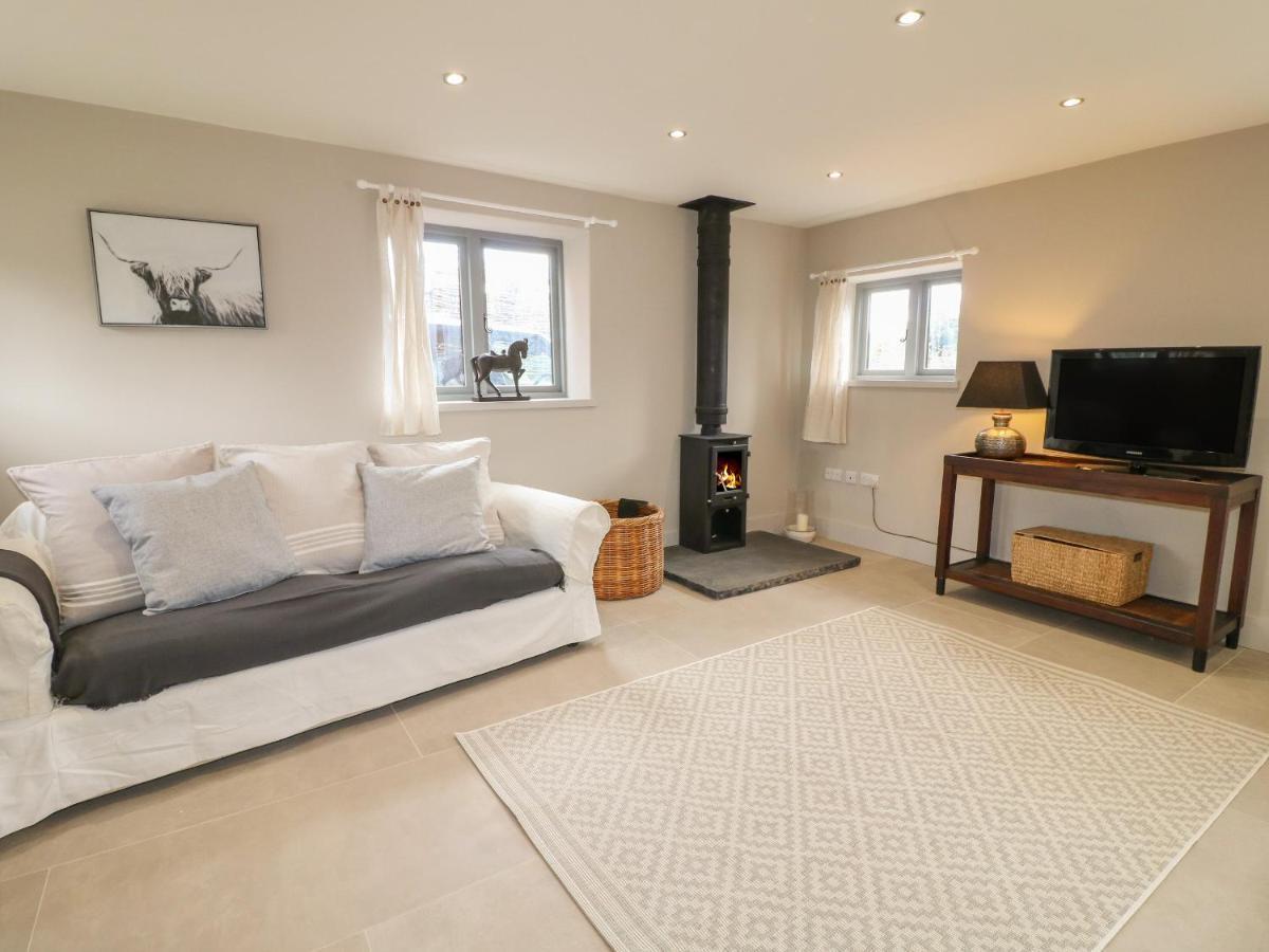 Upper Barn Villa Stafford Bagian luar foto