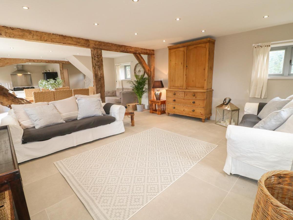Upper Barn Villa Stafford Bagian luar foto