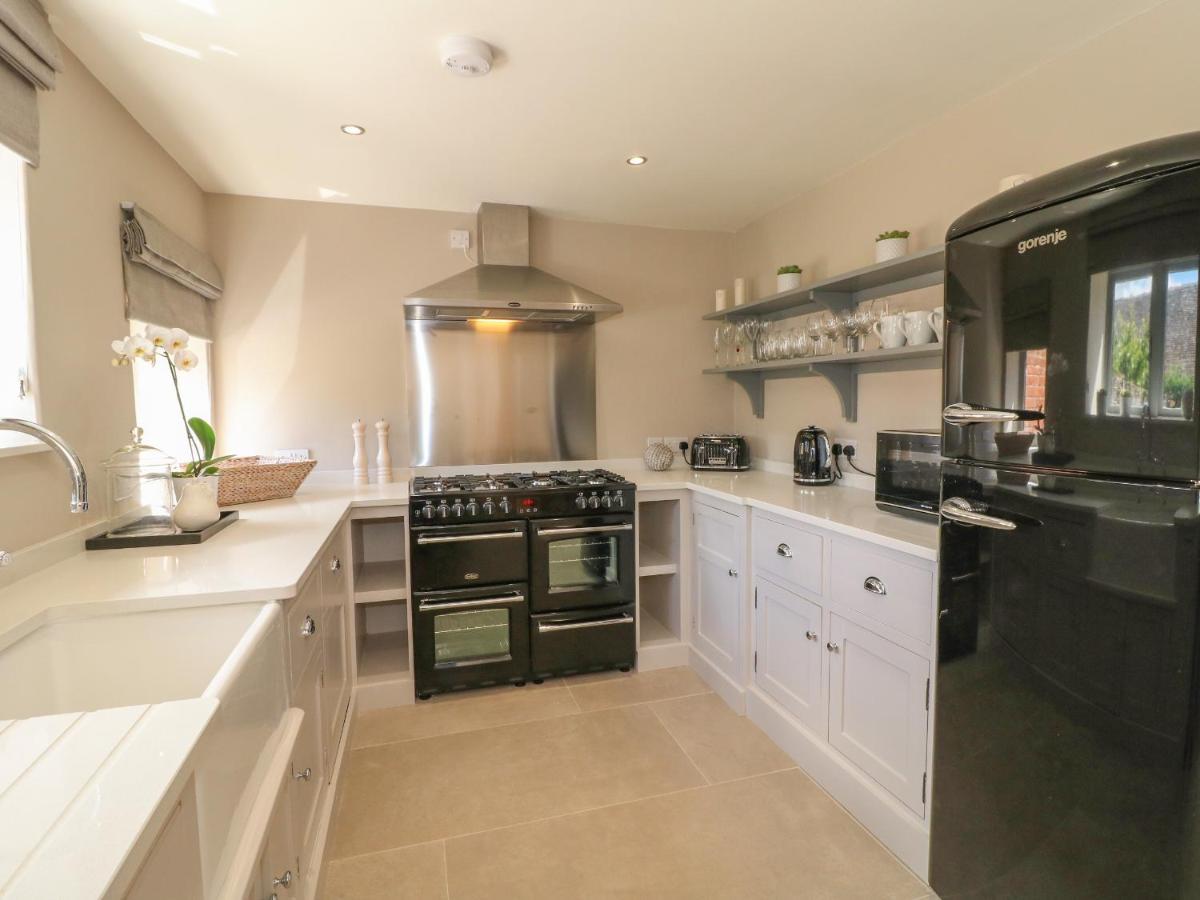 Upper Barn Villa Stafford Bagian luar foto