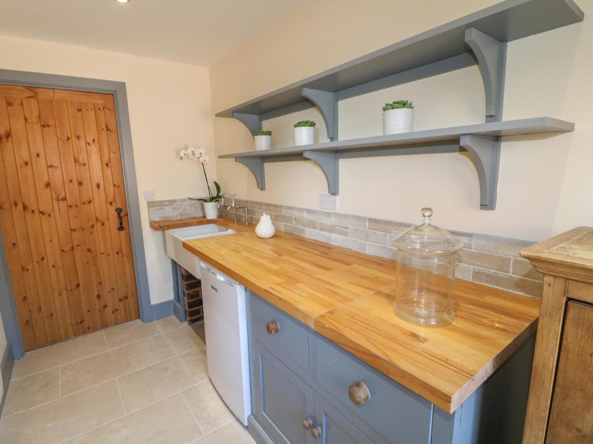 Upper Barn Villa Stafford Bagian luar foto