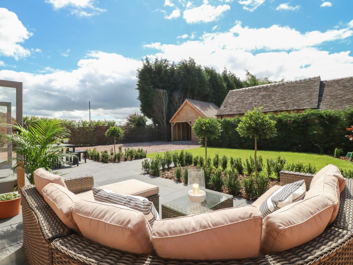 Upper Barn Villa Stafford Bagian luar foto