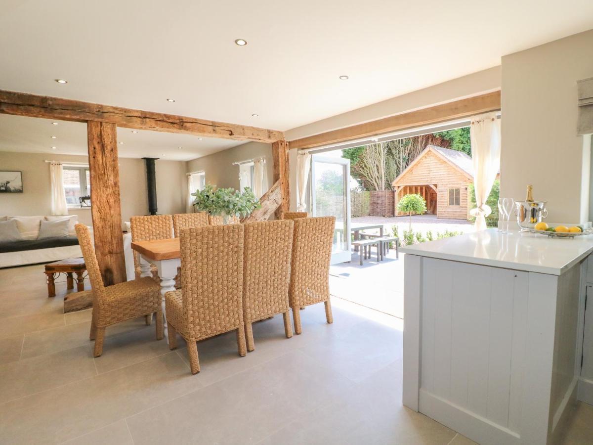 Upper Barn Villa Stafford Bagian luar foto