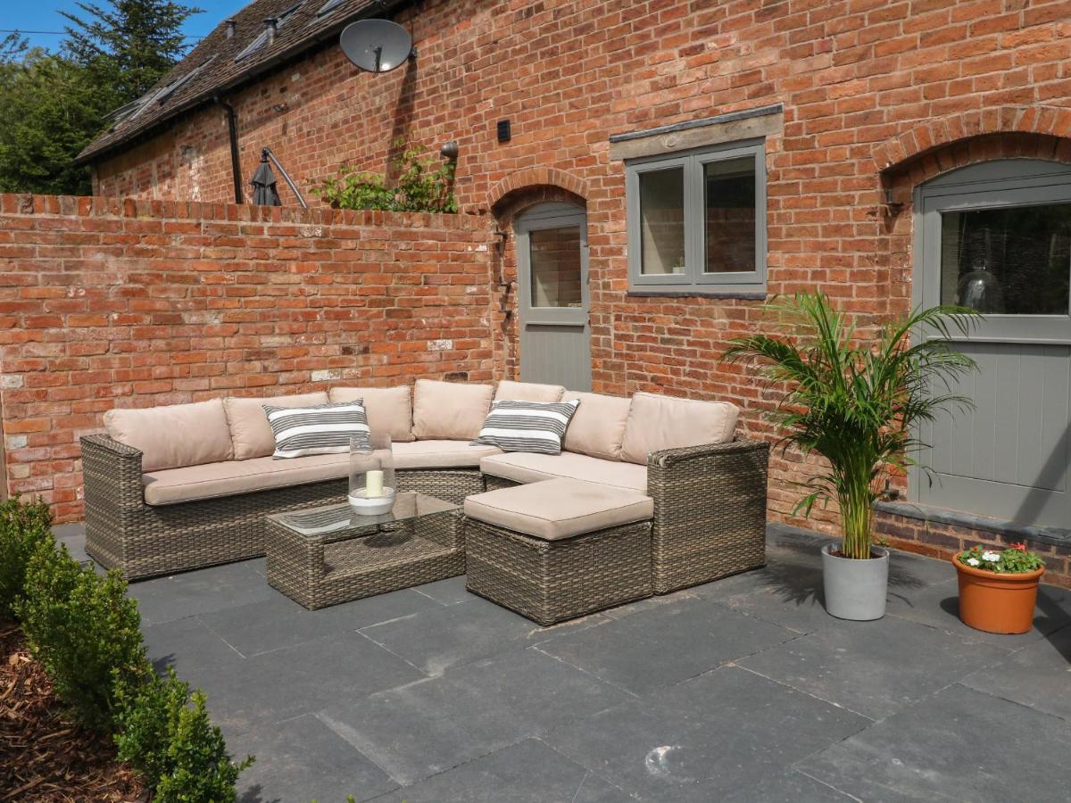 Upper Barn Villa Stafford Bagian luar foto