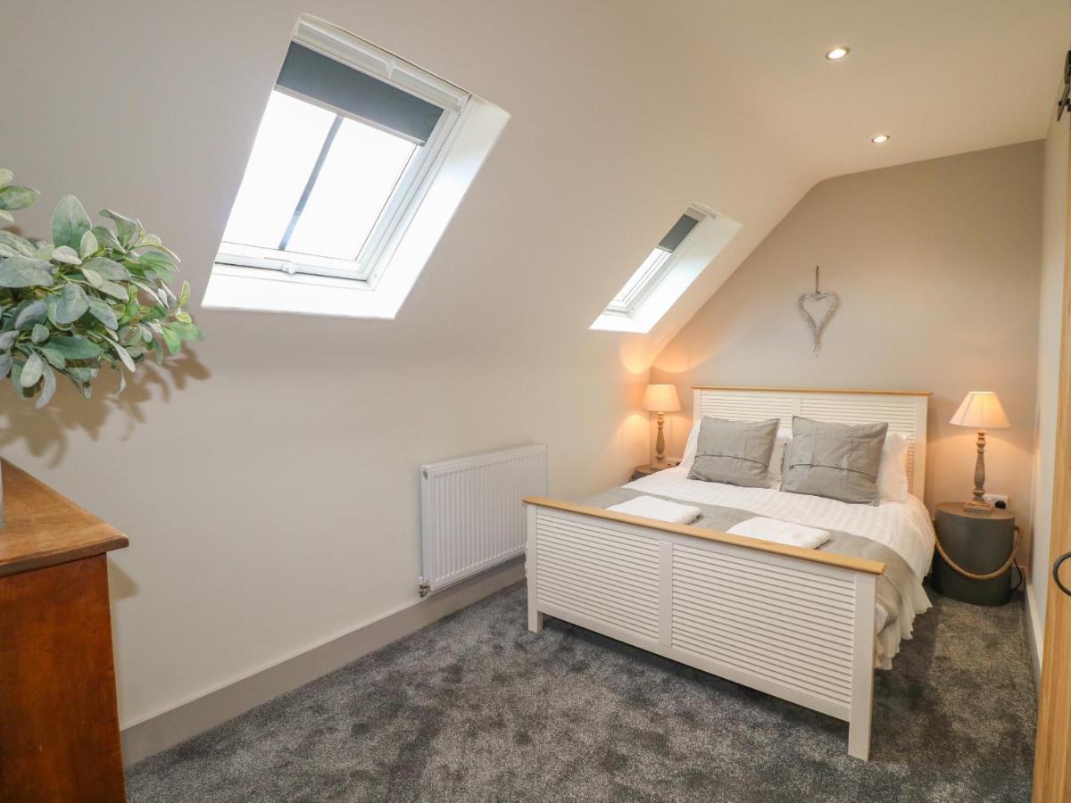 Upper Barn Villa Stafford Bagian luar foto