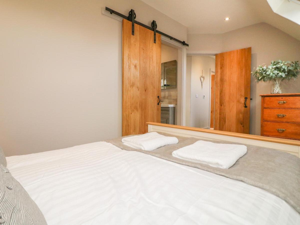 Upper Barn Villa Stafford Bagian luar foto