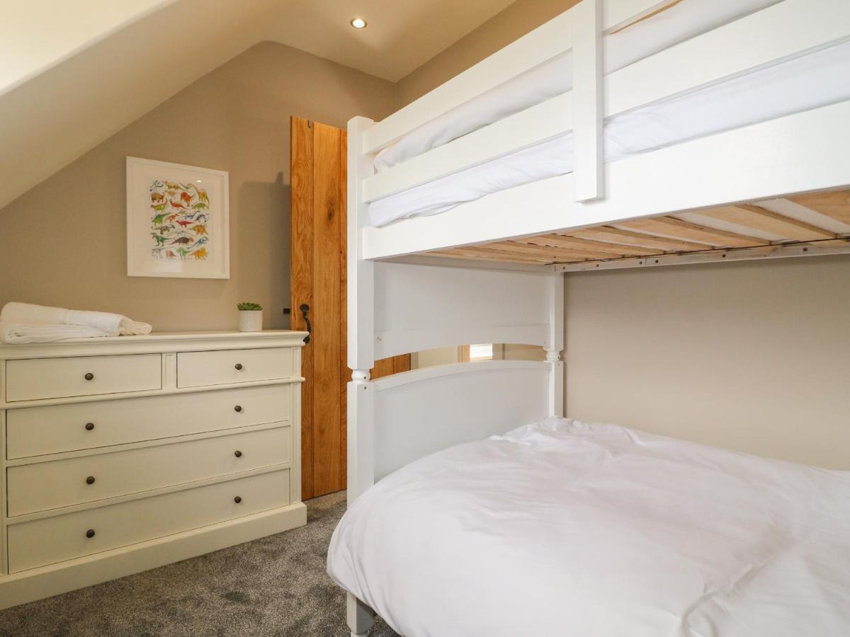 Upper Barn Villa Stafford Bagian luar foto