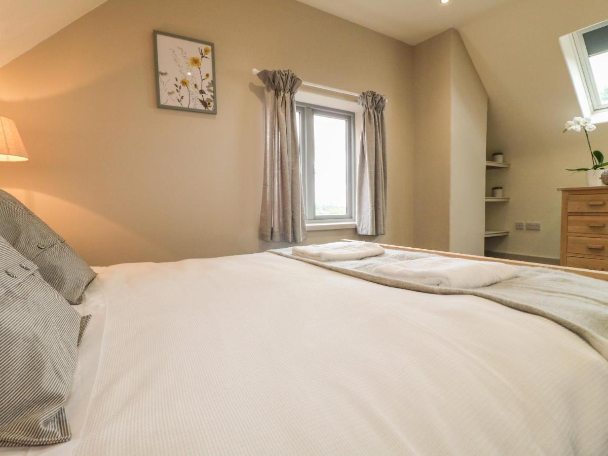 Upper Barn Villa Stafford Bagian luar foto