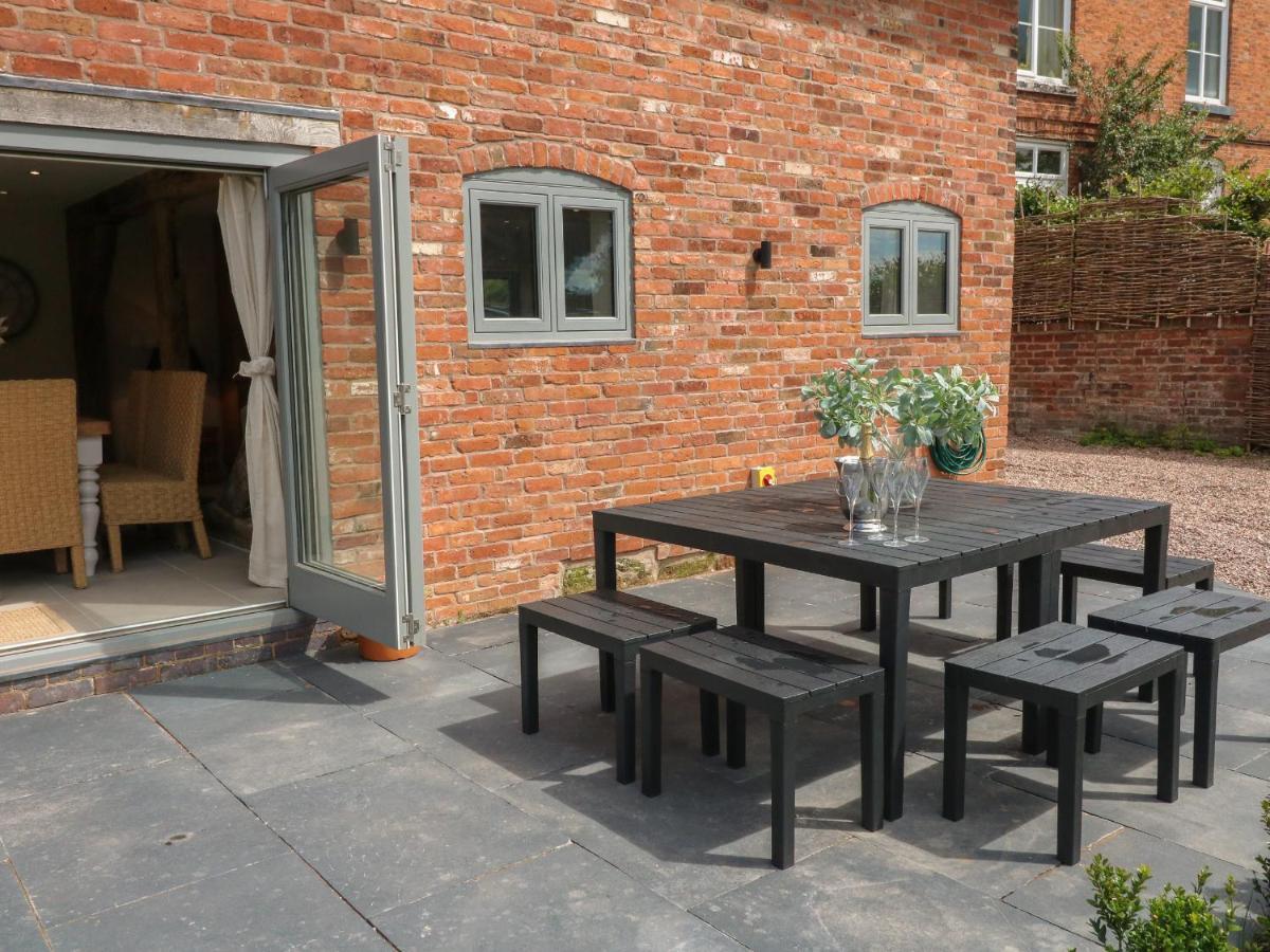 Upper Barn Villa Stafford Bagian luar foto
